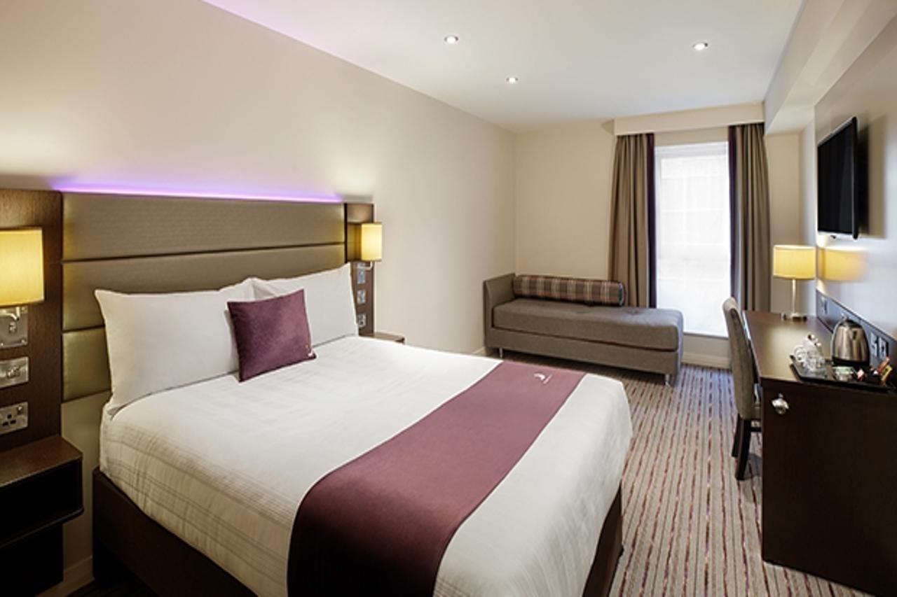Premier Inn Birmingham City Centre Broad Street Экстерьер фото