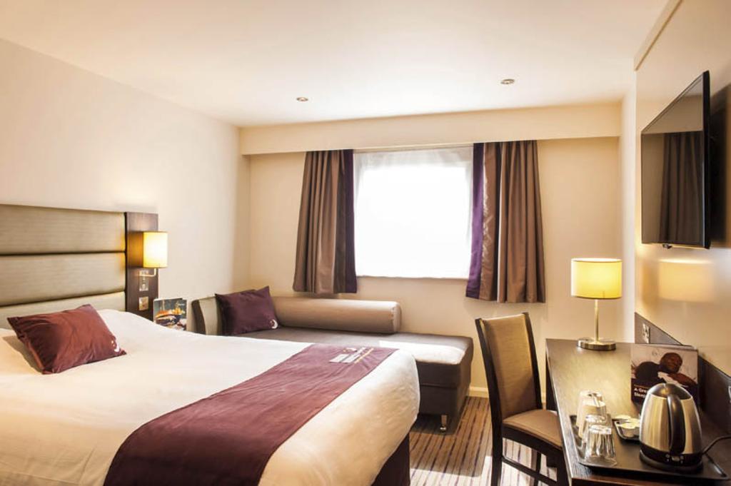 Premier Inn Birmingham City Centre Broad Street Экстерьер фото