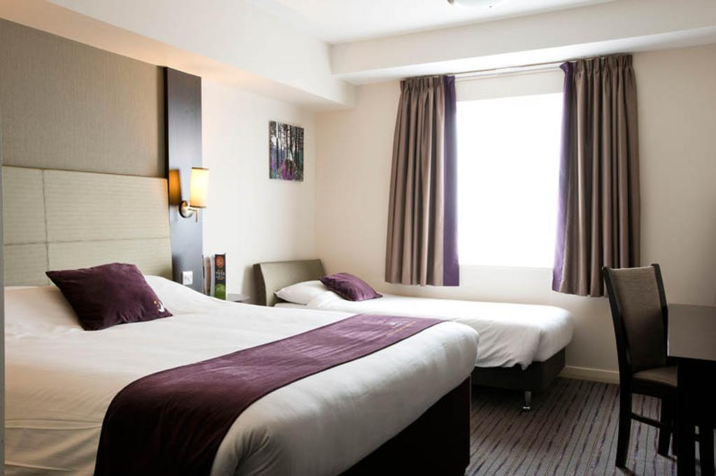Premier Inn Birmingham City Centre Broad Street Экстерьер фото