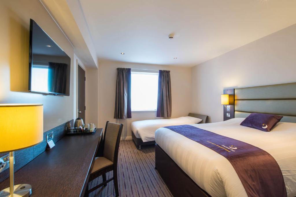 Premier Inn Birmingham City Centre Broad Street Экстерьер фото
