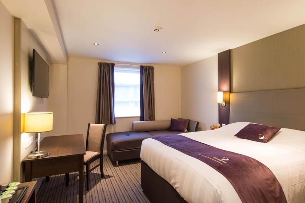 Premier Inn Birmingham City Centre Broad Street Экстерьер фото