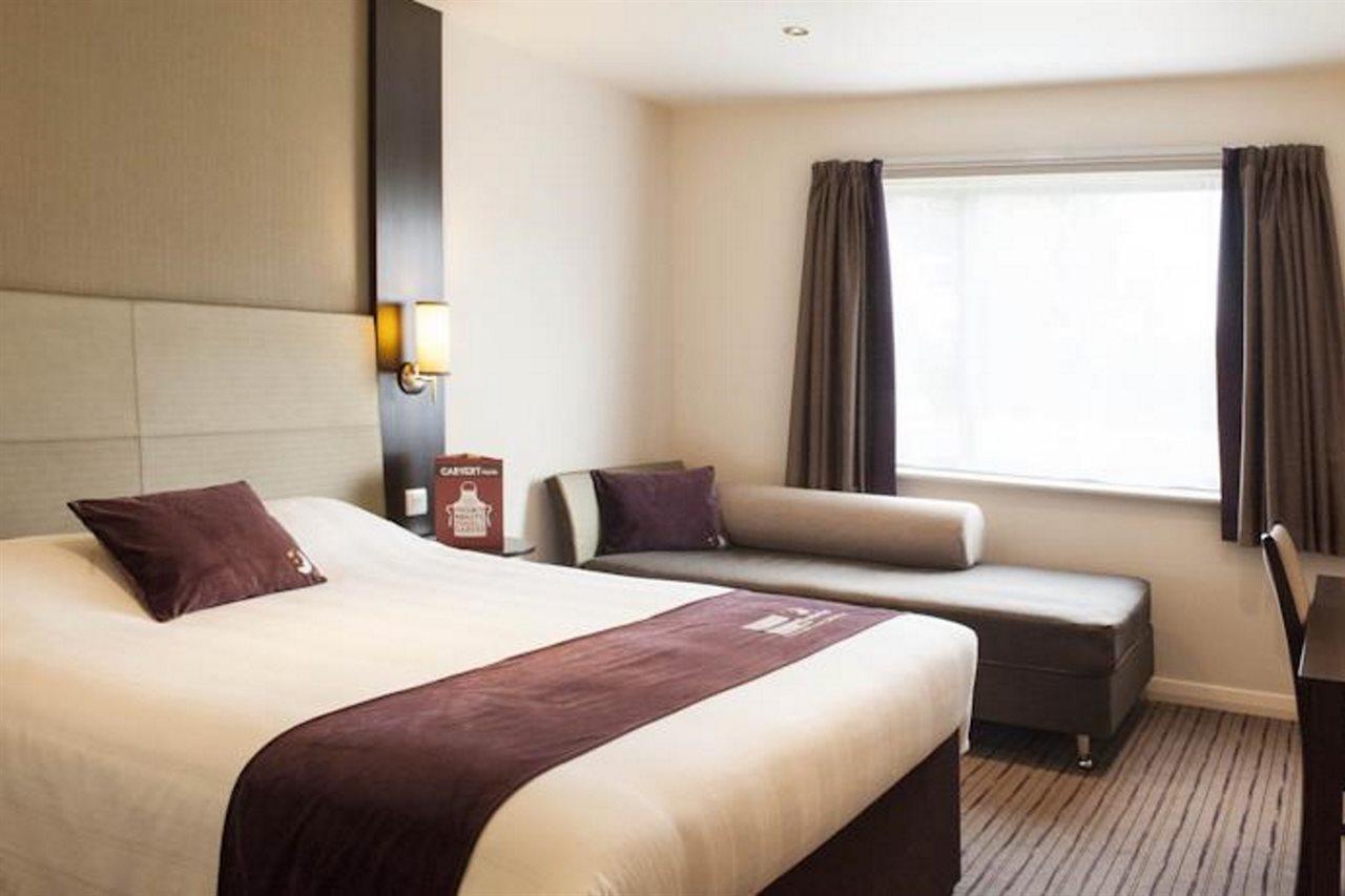 Premier Inn Birmingham City Centre Broad Street Экстерьер фото