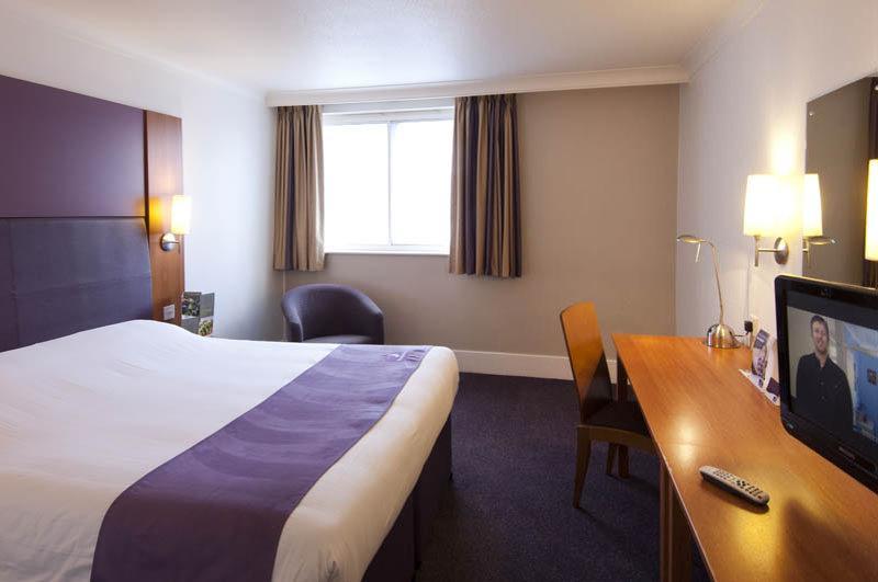 Premier Inn Birmingham City Centre Broad Street Экстерьер фото