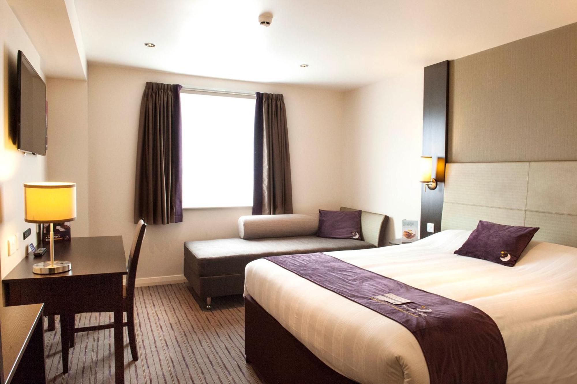 Premier Inn Birmingham City Centre Broad Street Экстерьер фото