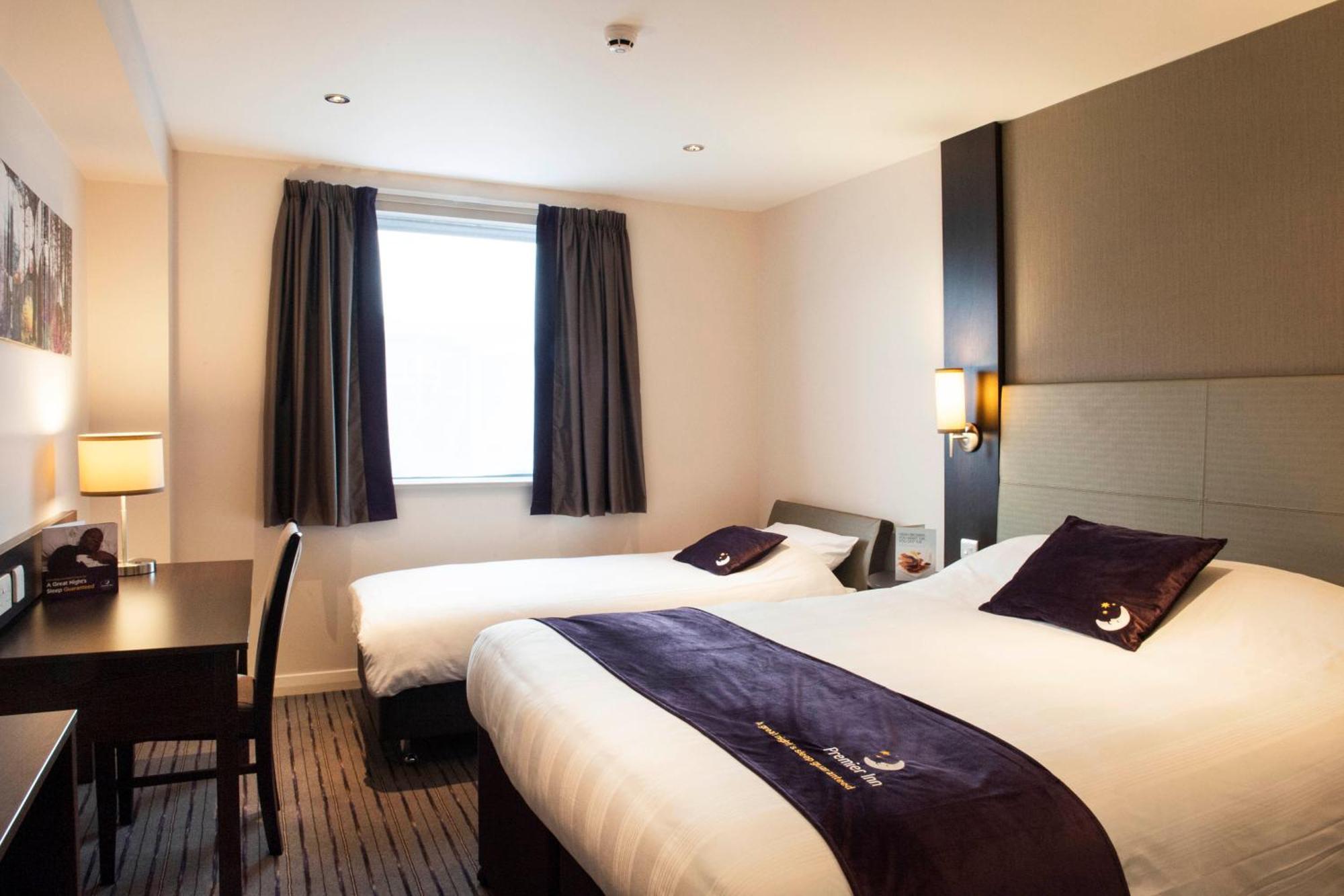 Premier Inn Birmingham City Centre Broad Street Экстерьер фото