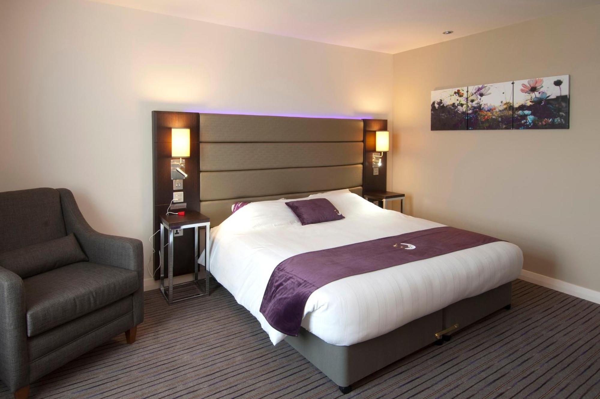Premier Inn Birmingham City Centre Broad Street Экстерьер фото